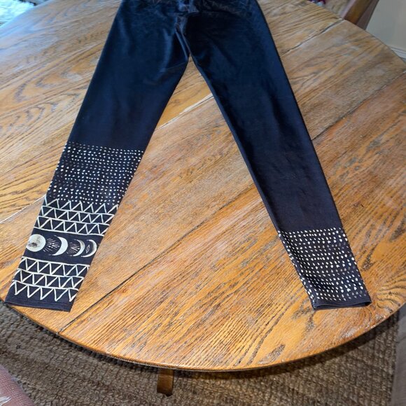 ONZIE FLOW black patterned leggings/exc condition/S/M - Picture 6 of 6